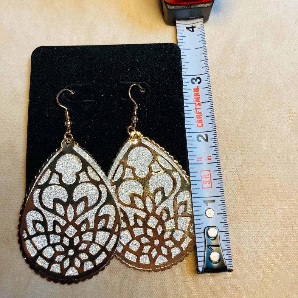 Tear drop earrings, gold/silver tones